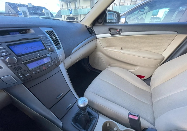 Hyundai Sonata cena 10500 przebieg: 211000, rok produkcji 2008 z Gdańsk małe 154